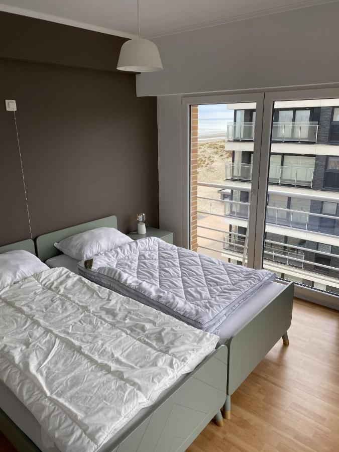 Appartment With Frontal Sea View With 3 Bedrooms Koksijde Exterior foto